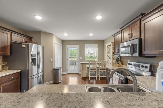 631 Berry Cir, Springfield, TN 37172