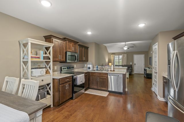 631 Berry Cir, Springfield, TN 37172