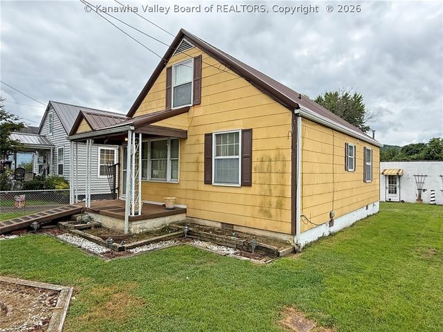 205 Marshall Avenue, Dunbar, WV 25064