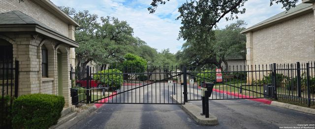 8415 Fredericksburg Rd Apt 401, San Antonio, TX 78229