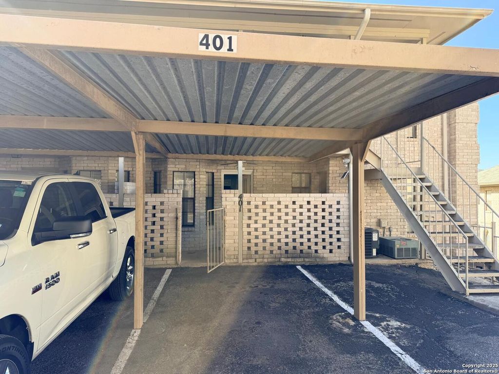8415 Fredericksburg Rd Apt 401, San Antonio, TX 78229