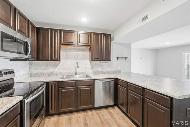 321 Bordeaux Way, St Peters, MO 63376