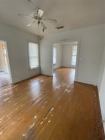 512 NW 5th Street, Mineral Wells, TX 76067