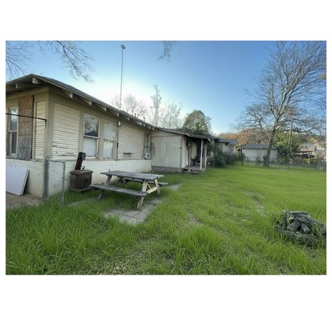 512 NW 5th Street, Mineral Wells, TX 76067