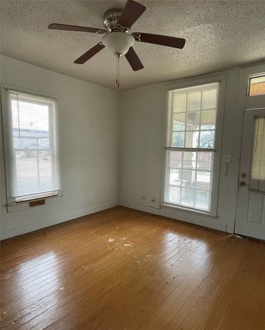 512 NW 5th Street, Mineral Wells, TX 76067