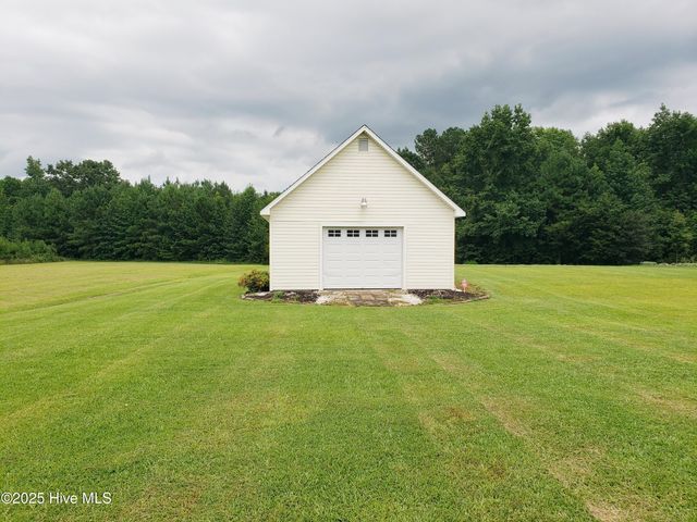 11061 Peacock Road, Chadbourn, NC 28431