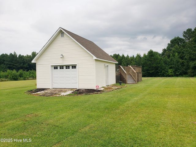 11061 Peacock Road, Chadbourn, NC 28431