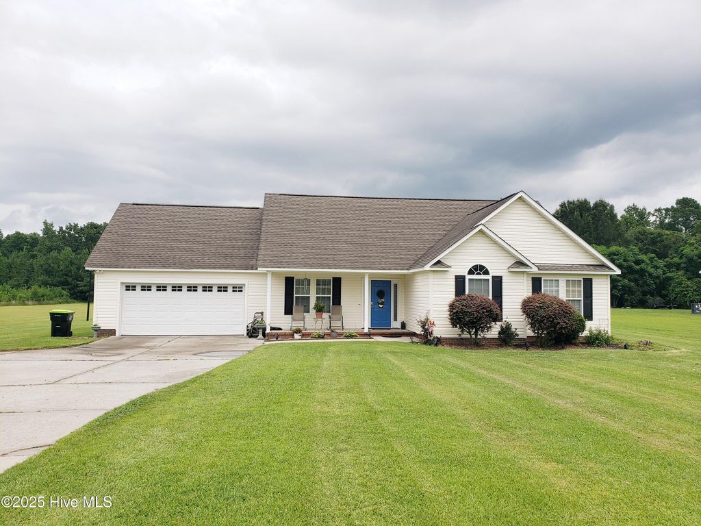 11061 Peacock Road, Chadbourn, NC 28431