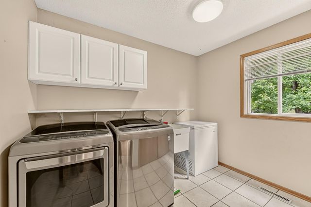 931 Pine Court NE, Pine Island, MN 55963
