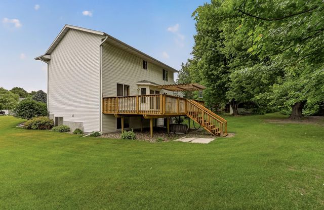 931 Pine Court NE, Pine Island, MN 55963