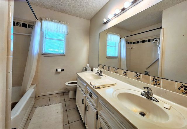 128 Granby Pl, Portland, TX 78374