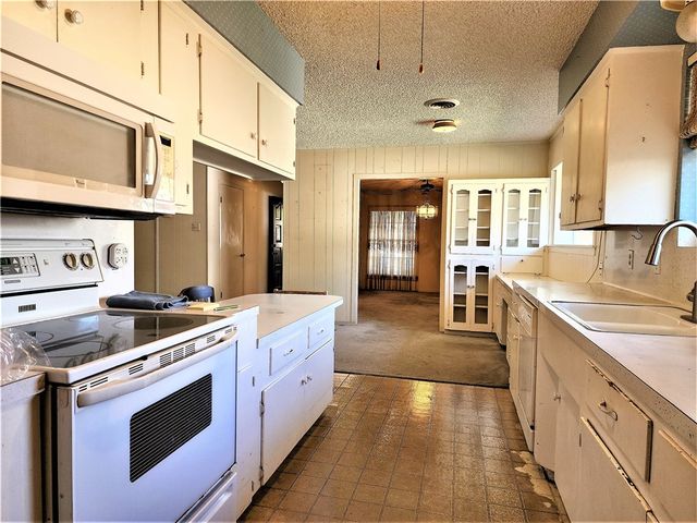 128 Granby Pl, Portland, TX 78374