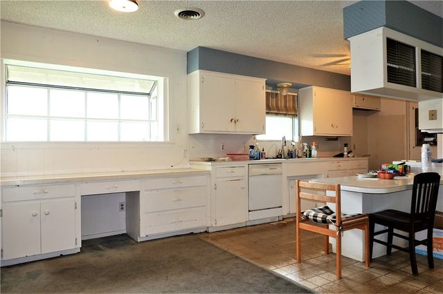 128 Granby Pl, Portland, TX 78374