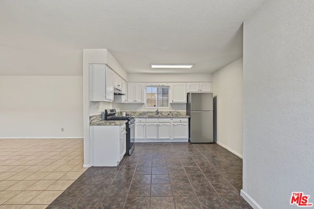 7704 S Grand Avenue, Los Angeles, CA 90003