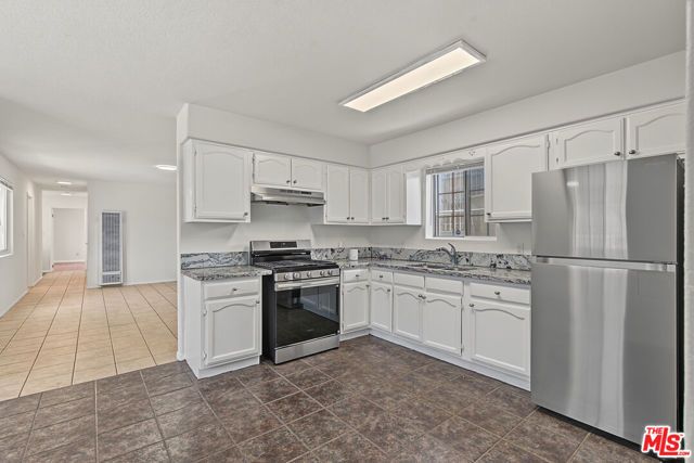 7704 S Grand Avenue, Los Angeles, CA 90003
