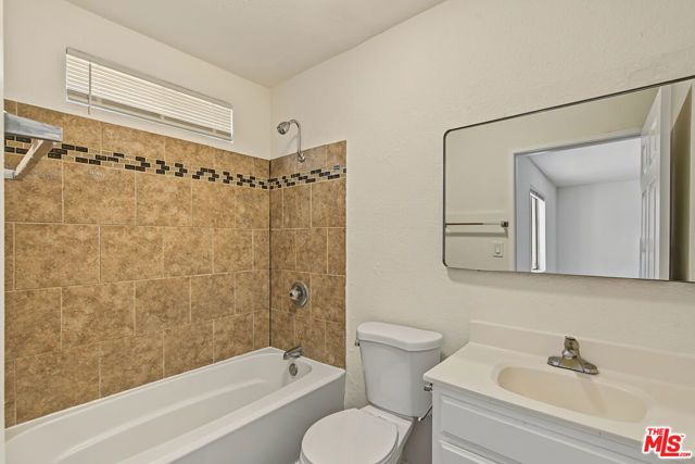 7704 S Grand Avenue, Los Angeles, CA 90003