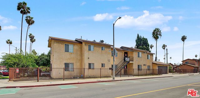 7704 S Grand Avenue, Los Angeles, CA 90003
