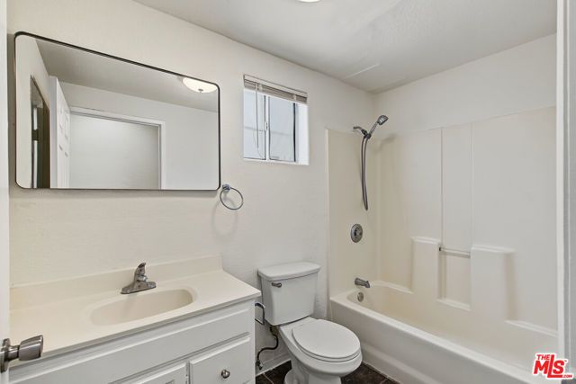 7704 S Grand Avenue, Los Angeles, CA 90003