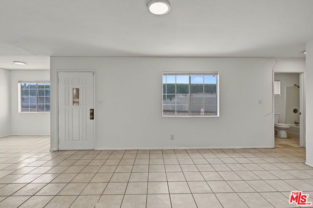 7704 S Grand Avenue, Los Angeles, CA 90003