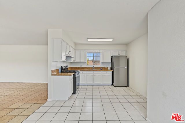 7704 S Grand Avenue, Los Angeles, CA 90003