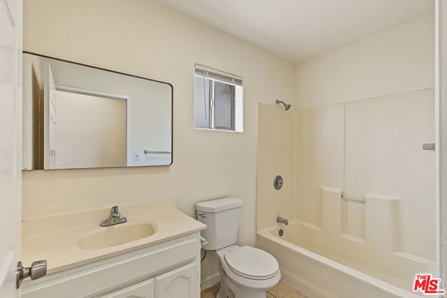 7704 S Grand Avenue, Los Angeles, CA 90003
