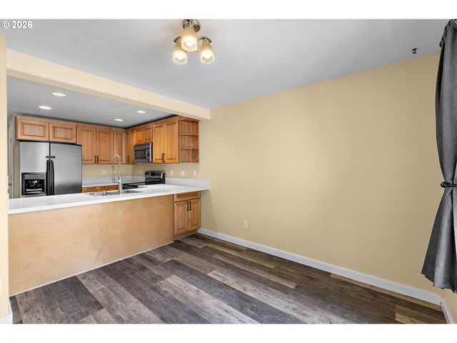 18267 Sw LONGACRE St, Beaverton, OR 97003
