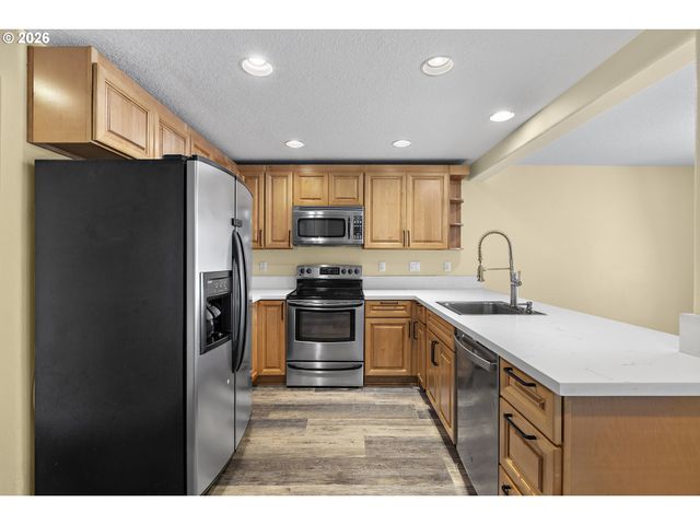 18267 Sw LONGACRE St, Beaverton, OR 97003