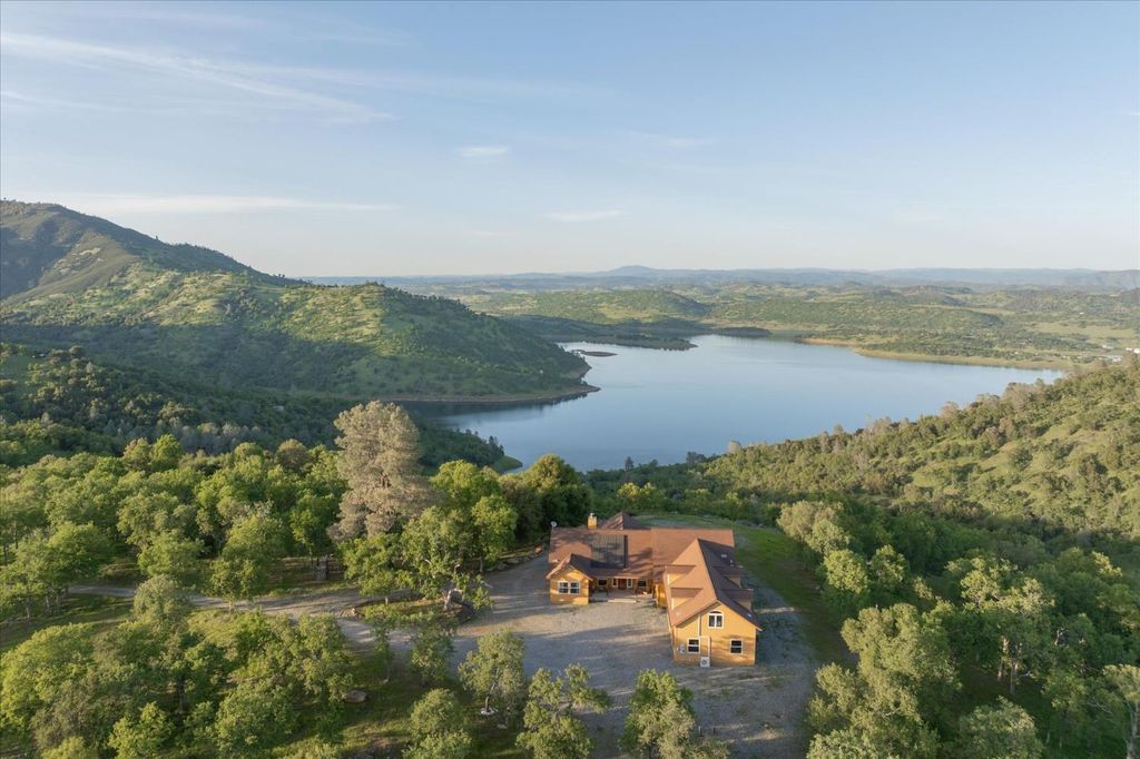 6399 Filly Ln, Angels Camp, CA 95222