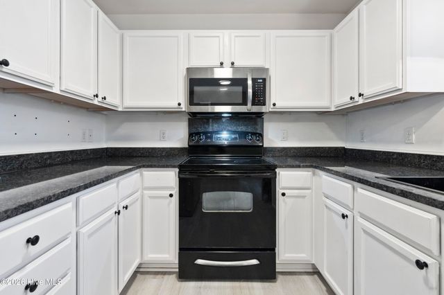 3025 Oakwood Drive, Jacksonville, NC 28546