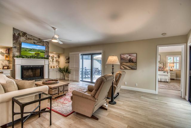 18 Edinburgh Drive, Palm Beach Gardens, FL 33418