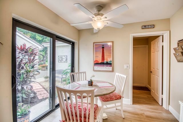 18 Edinburgh Drive, Palm Beach Gardens, FL 33418