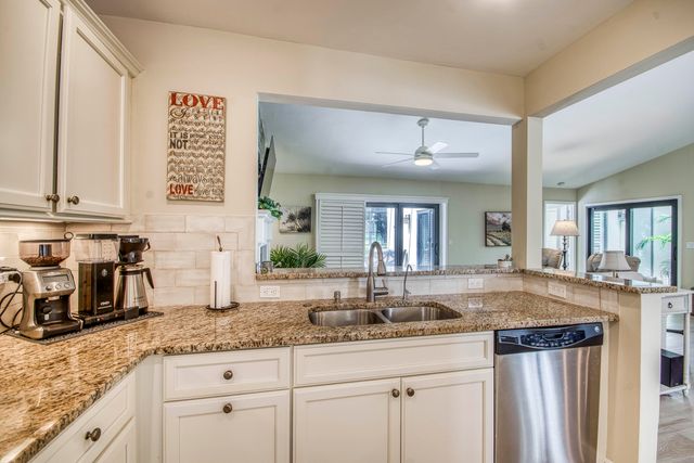 18 Edinburgh Drive, Palm Beach Gardens, FL 33418