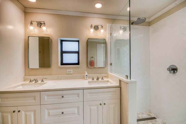 18 Edinburgh Drive, Palm Beach Gardens, FL 33418