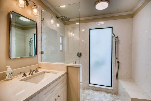 18 Edinburgh Drive, Palm Beach Gardens, FL 33418