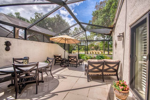 18 Edinburgh Drive, Palm Beach Gardens, FL 33418