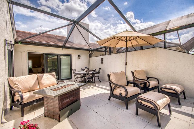 18 Edinburgh Drive, Palm Beach Gardens, FL 33418