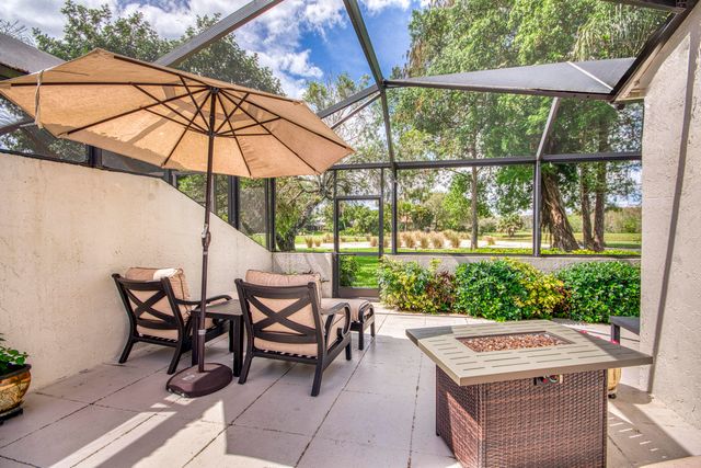 18 Edinburgh Drive, Palm Beach Gardens, FL 33418