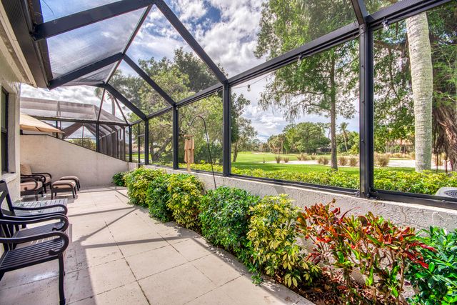 18 Edinburgh Drive, Palm Beach Gardens, FL 33418