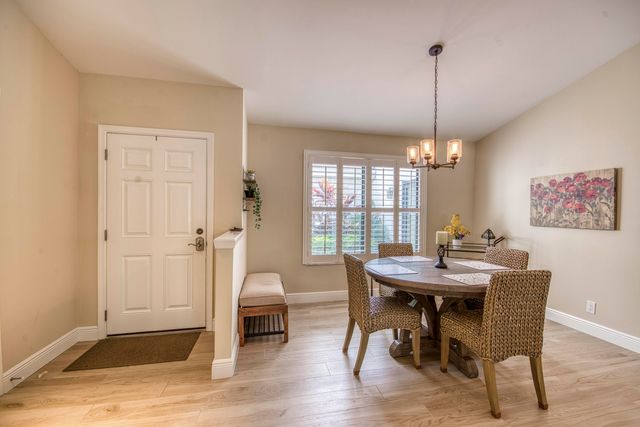 18 Edinburgh Drive, Palm Beach Gardens, FL 33418