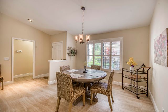 18 Edinburgh Drive, Palm Beach Gardens, FL 33418