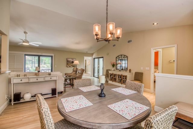 18 Edinburgh Drive, Palm Beach Gardens, FL 33418