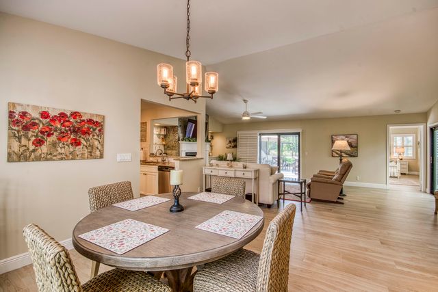 18 Edinburgh Drive, Palm Beach Gardens, FL 33418