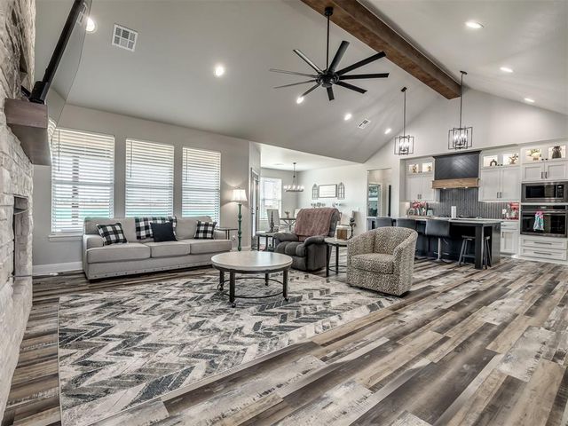 2214 W Cole Drive, Mustang, OK 73064