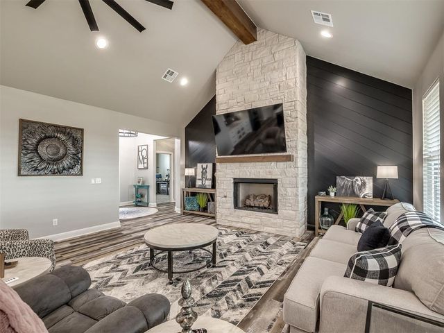 2214 W Cole Drive, Mustang, OK 73064