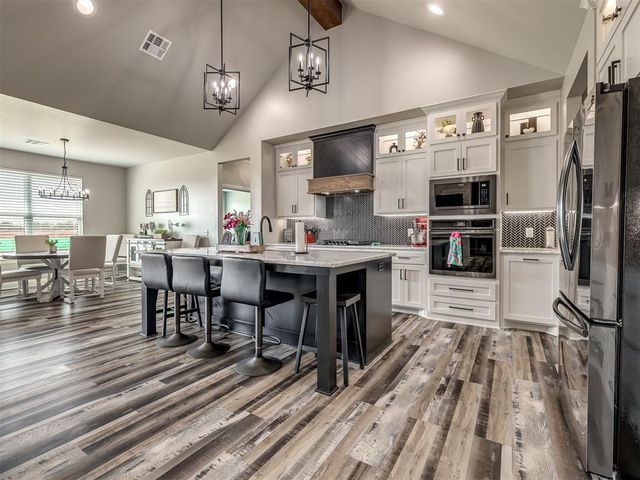 2214 W Cole Drive, Mustang, OK 73064