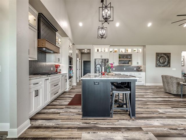 2214 W Cole Drive, Mustang, OK 73064