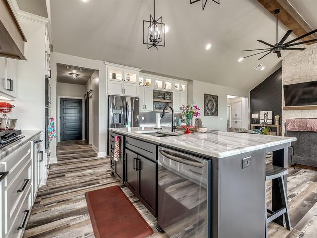 2214 W Cole Drive, Mustang, OK 73064