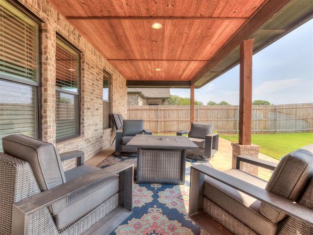 2214 W Cole Drive, Mustang, OK 73064