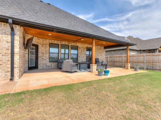 2214 W Cole Drive, Mustang, OK 73064