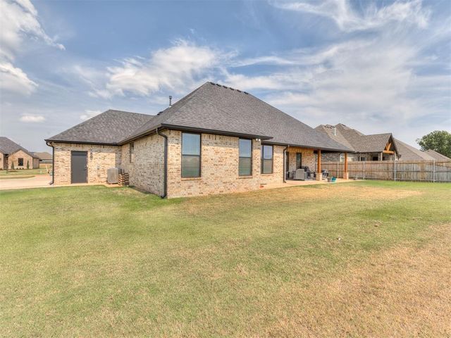 2214 W Cole Drive, Mustang, OK 73064
